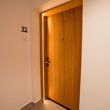 Escapism - Premium 1Br Apartment With Parking 布加勒斯特 外观 照片