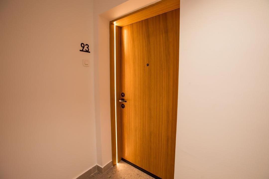 Escapism - Premium 1Br Apartment With Parking 布加勒斯特 外观 照片