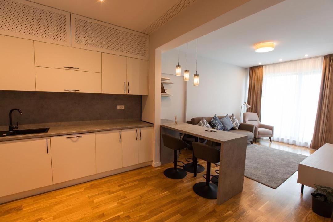 Escapism - Premium 1Br Apartment With Parking 布加勒斯特 外观 照片