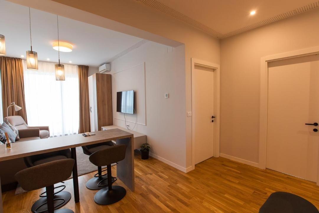 Escapism - Premium 1Br Apartment With Parking 布加勒斯特 外观 照片