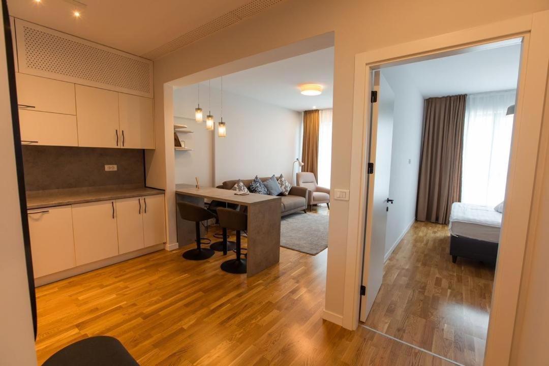 Escapism - Premium 1Br Apartment With Parking 布加勒斯特 外观 照片