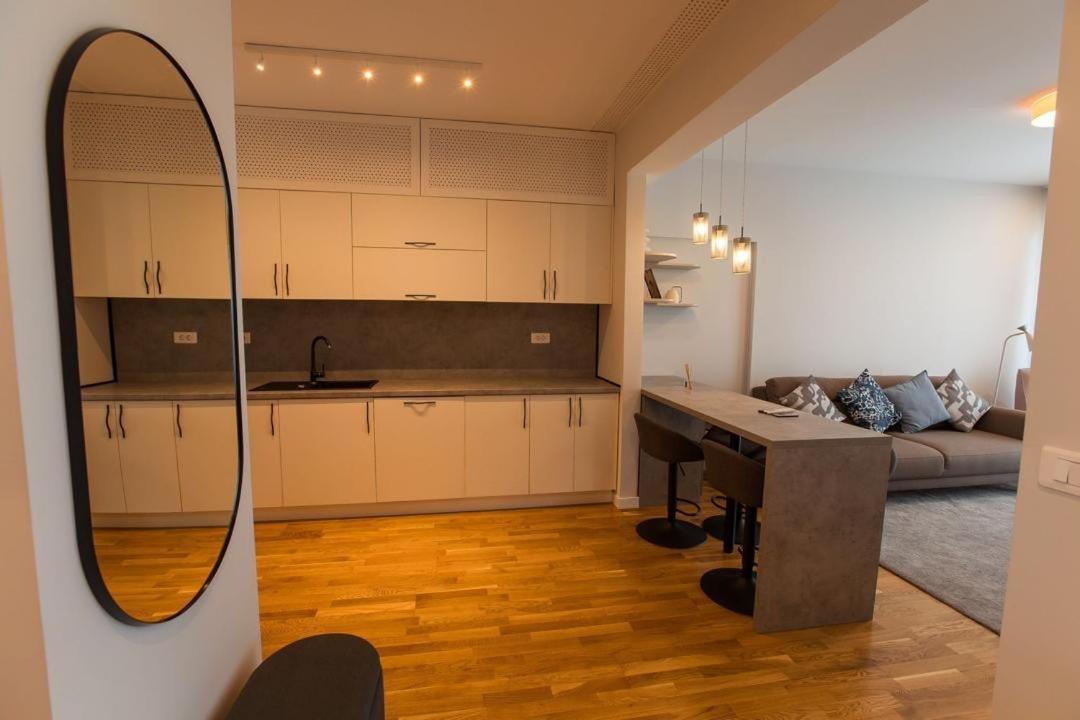 Escapism - Premium 1Br Apartment With Parking 布加勒斯特 外观 照片