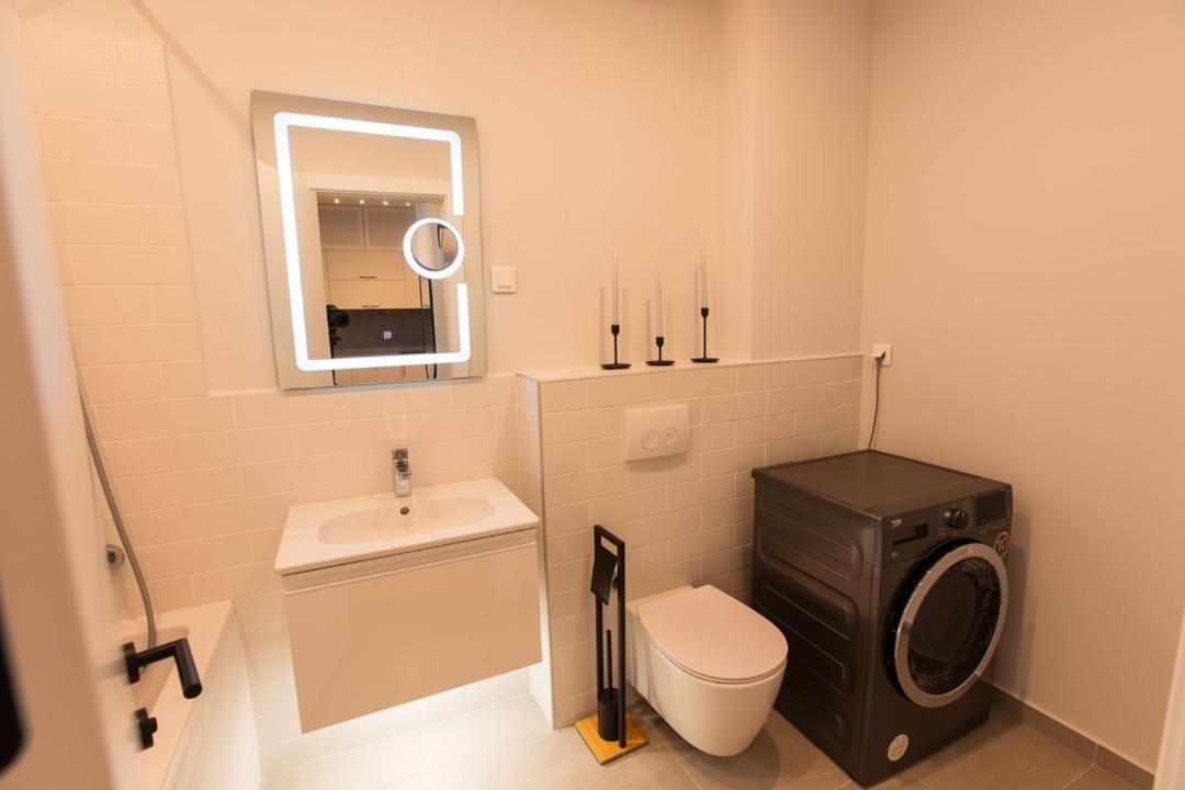 Escapism - Premium 1Br Apartment With Parking 布加勒斯特 外观 照片