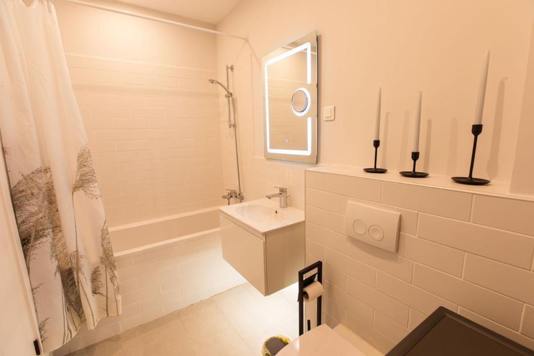 Escapism - Premium 1Br Apartment With Parking 布加勒斯特 外观 照片
