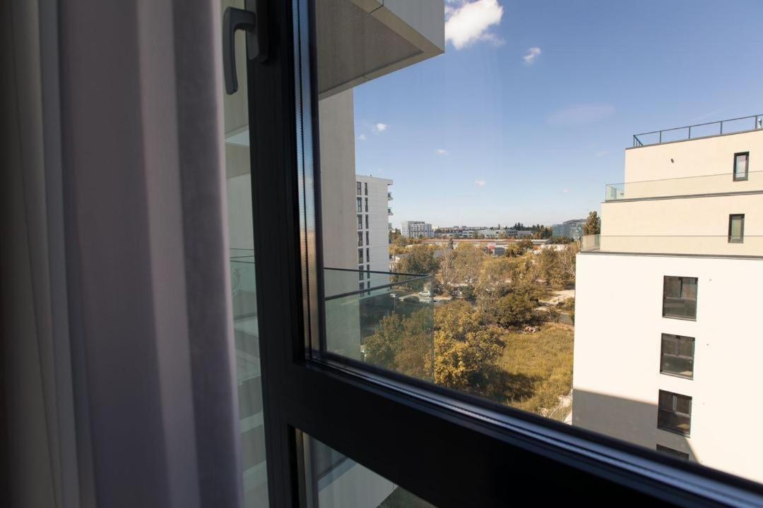 Escapism - Premium 1Br Apartment With Parking 布加勒斯特 外观 照片