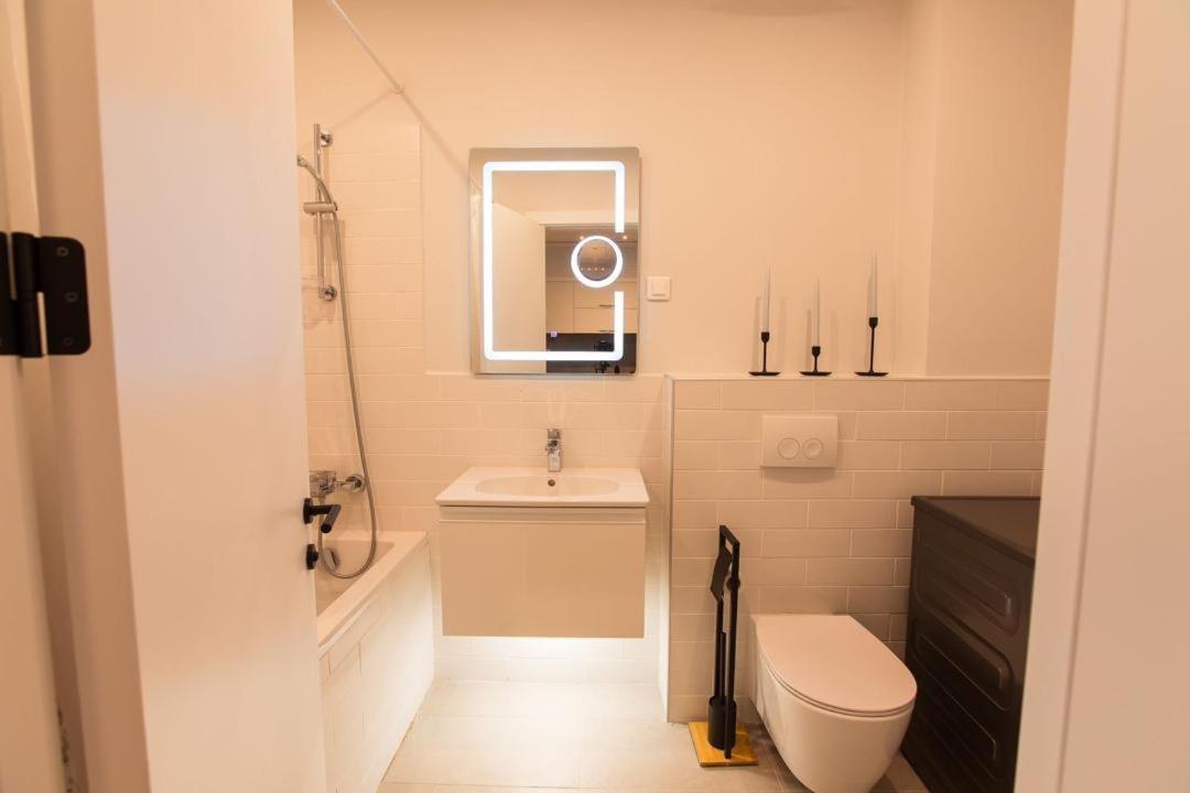Escapism - Premium 1Br Apartment With Parking 布加勒斯特 外观 照片