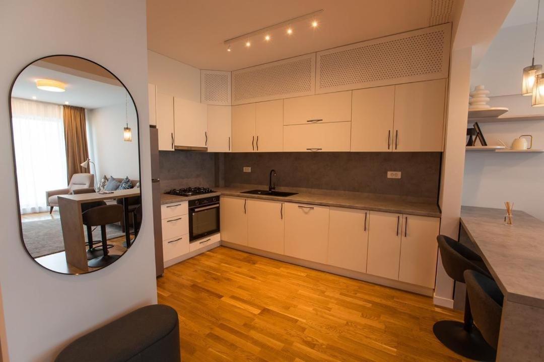 Escapism - Premium 1Br Apartment With Parking 布加勒斯特 外观 照片
