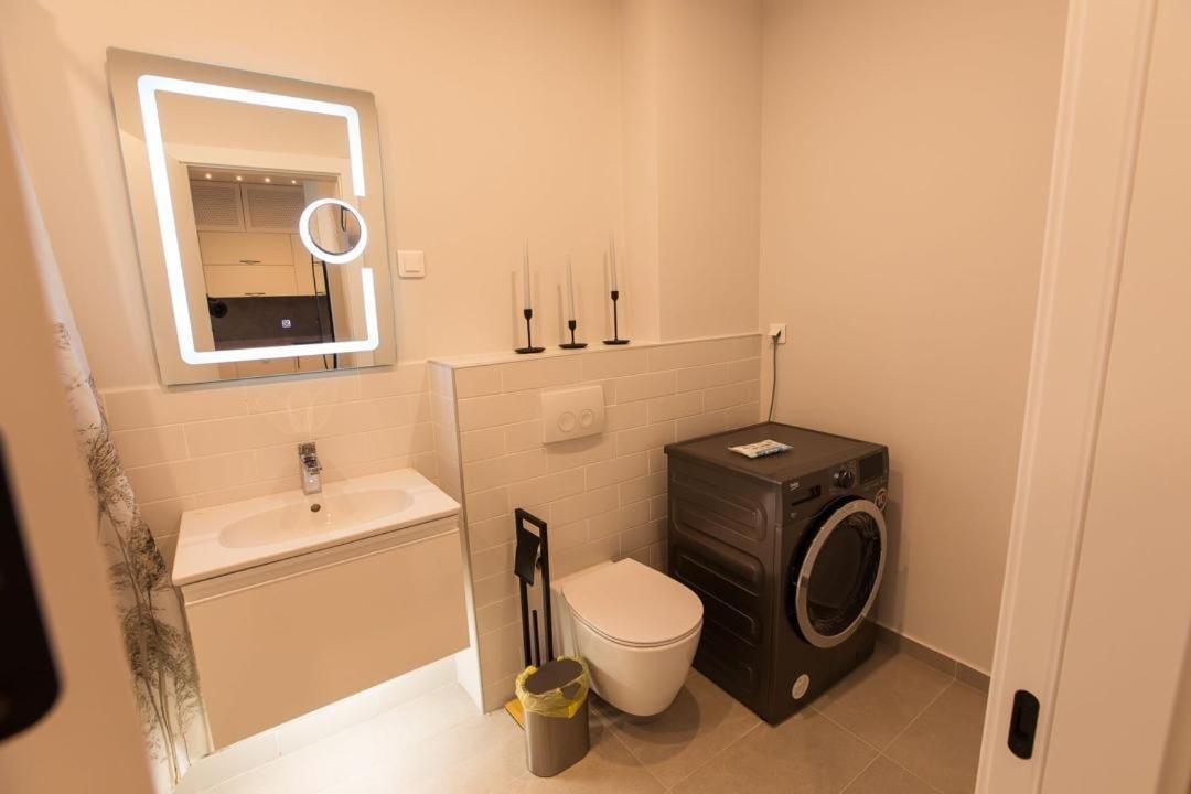 Escapism - Premium 1Br Apartment With Parking 布加勒斯特 外观 照片
