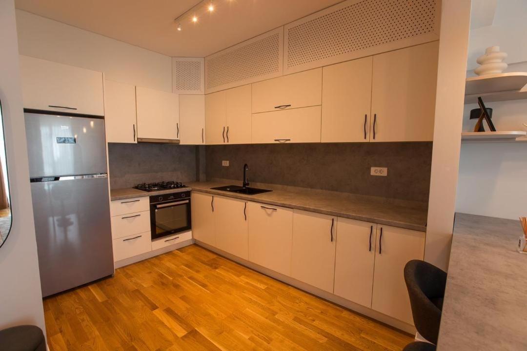 Escapism - Premium 1Br Apartment With Parking 布加勒斯特 外观 照片